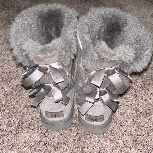 Women’s UGG boots - Picture 2 of 3